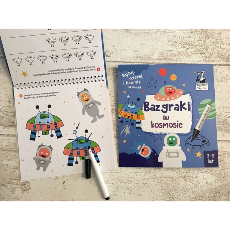 Środek książeczki Bazgraki w kosmosie oraz okładka z markerem suchościeralnym
