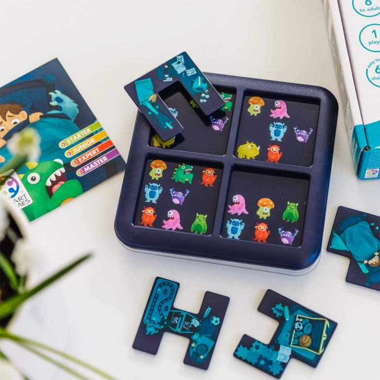 plansza gry Potwory z potworkami i kolorowymi kafelkami – widok z góry