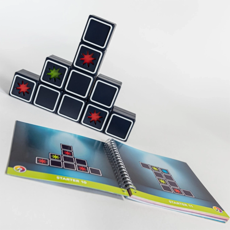 Instrukcja i przykład ułożenia klocków w grze Spadające Gwiazdy Smart Games