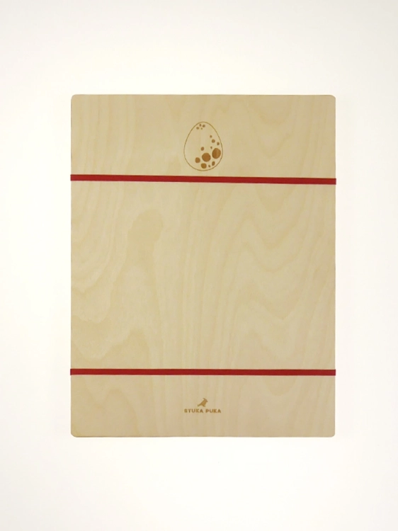 Tył drewnianych puzzli Sounds Wood z czerwonymi gumkami do przechowywania.