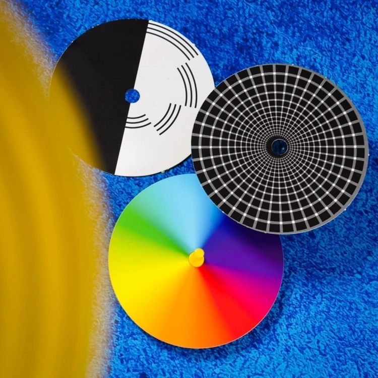 Karta 3D z krajobrazem i okulary anaglifowe z zestawu edukacyjnego