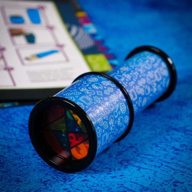 Zawartość zestawu Laboratorium optyki – karty, okulary, instrukcja i tarcze