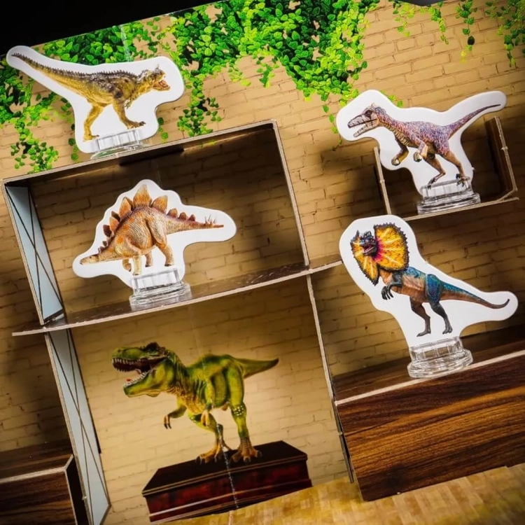 ekspozycja dinozaurów z zestawu laboratorium paleontologii lisciani