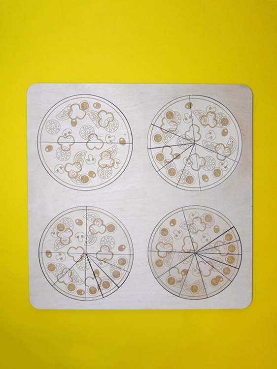 Plansza edukacyjna z czterema pizzami o różnych podziałach ułamkowych