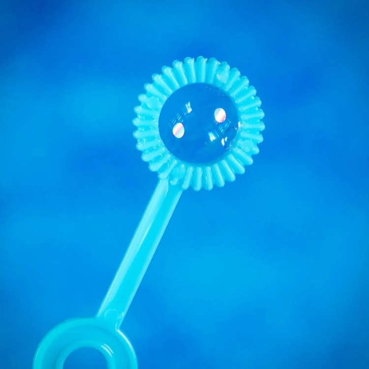 Bańka mydlana na różdżce – część eksperymentów fizycznych