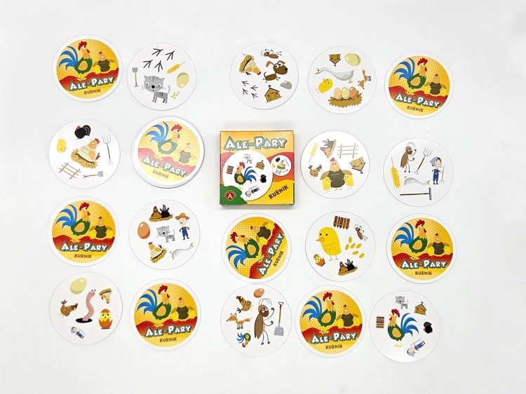 Wszystkie karty z gry Ale Pary Kurnik rozłożone na białym tle, pokazujące różnorodność grafik.