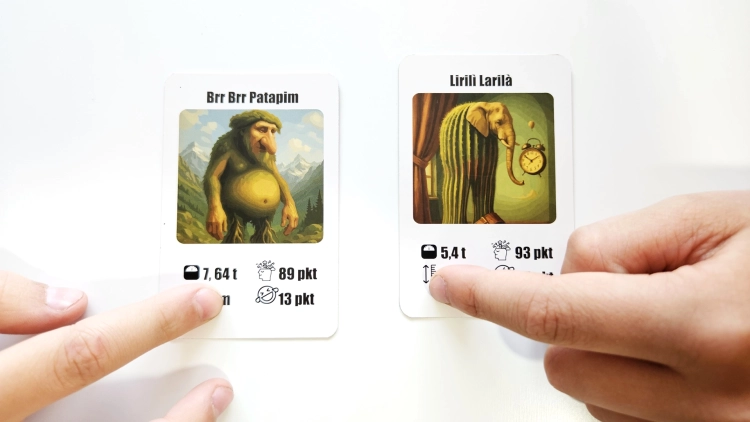 Dłonie graczy porównują karty Brr Brr Patapim i Lirili Larila, widoczne atrybuty postaci.