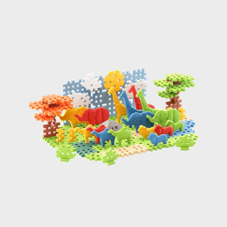Zbudowana scena z klocków Marioinex Mini Waffle Animals Sawanna, kolorowe drzewa i zwierzęta.