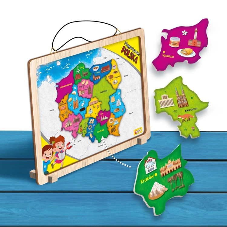 Magnetyczna mapa Polski Lisciani, drewniana tablica i trzy wyjęte magnetyczne kafelki województw.