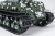 Złożony metalowy czołg Sherman M4A3E8, zbliżenie na gąsienice i przedni pancerz.