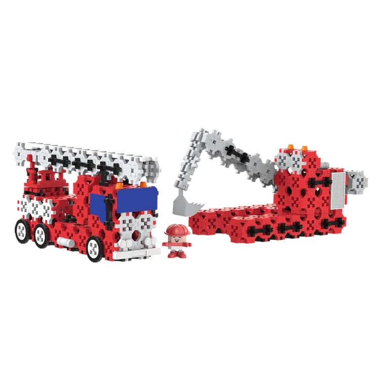 Złożony wóz strażacki i koparka gąsienicowa z figurką Leo na tle miasta.