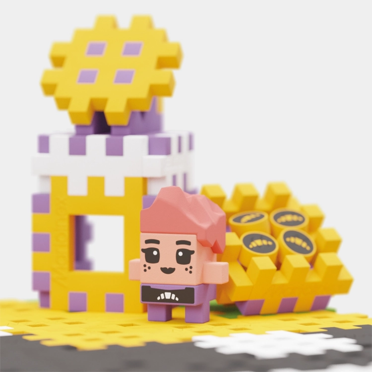 Złożona figurka Mary obok fioletowo-żółtej budowli i złotych monet z klocków Mini Waffle City Street.