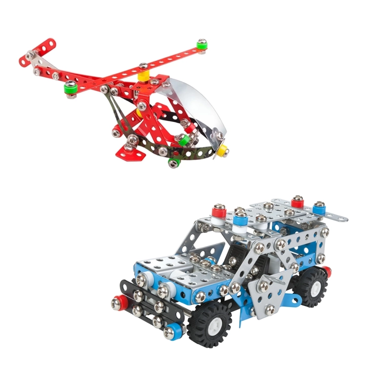 Modele helikoptera i radiowozu policyjnego zbudowane z zestawów Mały Konstruktor.