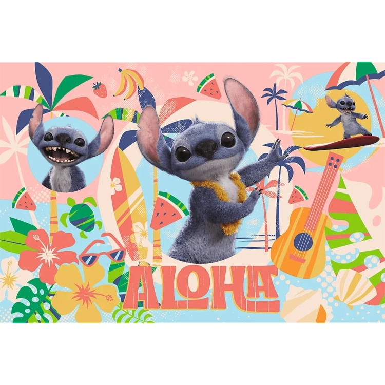 Kolorowa ilustracja do ułożenia przedstawiająca Stitcha na tropikalnym tle z palmami, deskami surfingowymi i napisem „ALOHA”.
