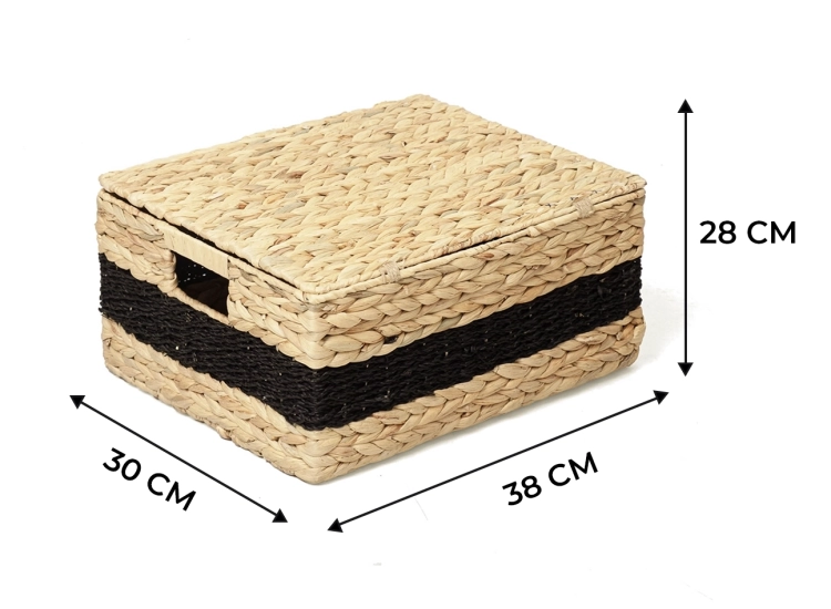 Infografika przedstawiająca wymiary plecionego kosza: szerokość 38 cm, głębokość 30 cm oraz wysokość 28 cm. Produkt z naturalnego hiacyntu z czarnym pasem.