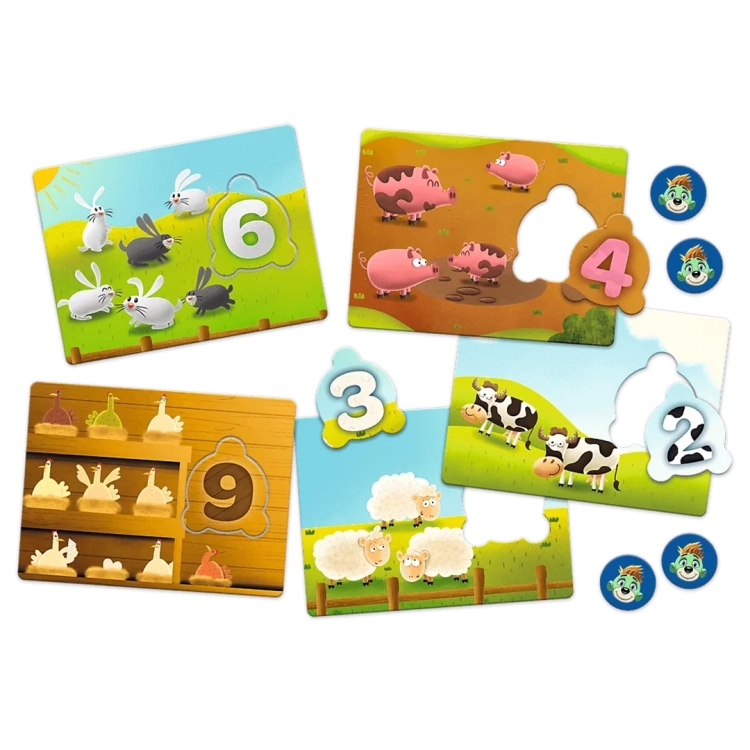 Cztery kolorowe plansze z wiejskimi zwierzętami: królikami, świniami, kurami i owcami oraz dopasowane do nich wyjmowane cyfry 6, 4, 9, 3 i 2.