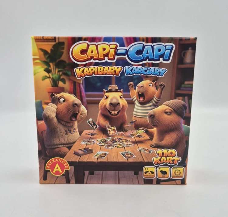 Front opakowania gry karcianej „Capi-Capi Kapibary Karciary”. Widoczny tytuł, logo producenta Alexander oraz informacja o zawartości 110 kart.