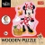 Przód opakowania puzzli "Wesoła Minnie". Grafika pokazuje Minnie z motylkami i koszykiem. Napisy w kilku językach na tle imitującym drewno.