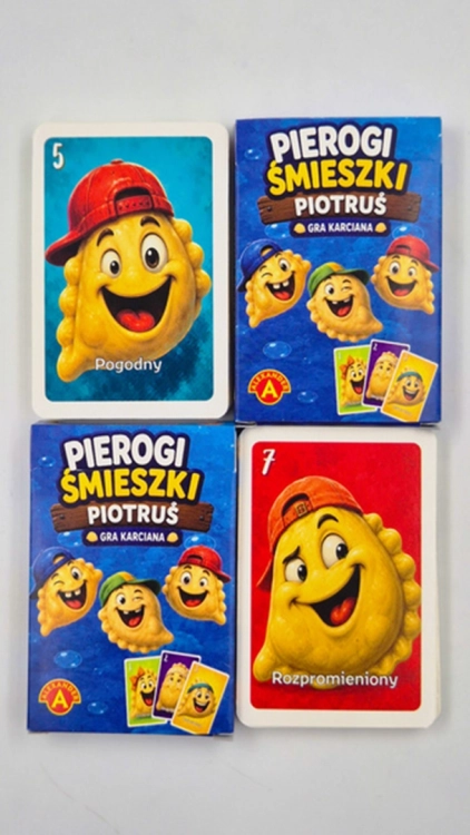 Dwa opakowania gry Piotruś Pierogi Śmieszki z dwoma pokazanymi kartami postaci z numerami 5 i 7