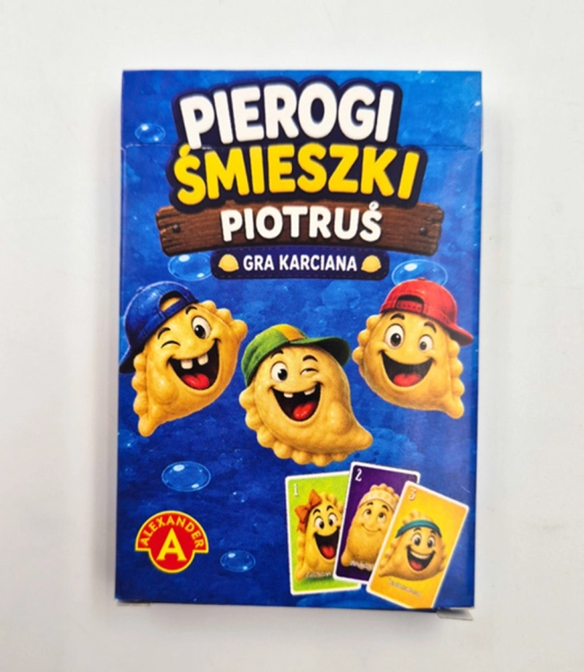 Przód niebieskiego pudełka gry karcianej Piotruś Pierogi Śmieszki firmy Alexander na białym tle