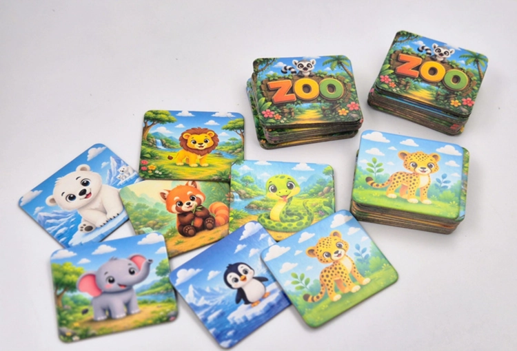 Karty do gry Pamięć Zoo przedstawiające zwierzęta oraz ich rewersy z napisem ZOO