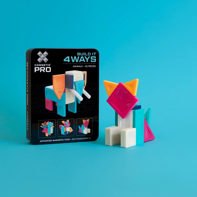 Kolorowy kot zbudowany z klocków magnetycznych CONNETIX PRO obok czarnego pudełka.