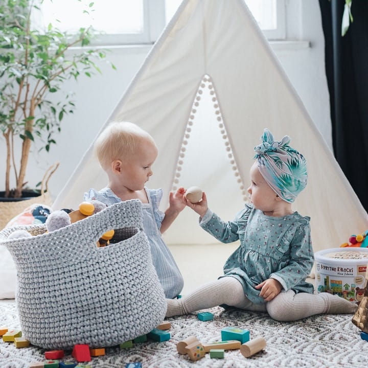 zabawa bezpiecznymi klockami z drewna firmy trefl