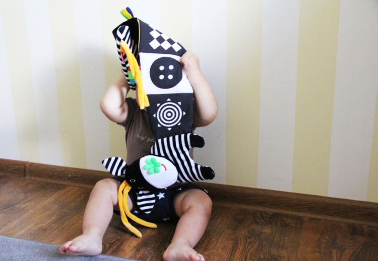 książeczka kontrastowa rozwijająca zmysły niemowląt