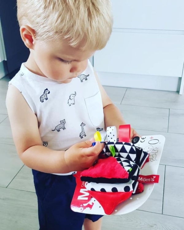 pierwsza książeczka sensoryczna 0-6 miesięcy