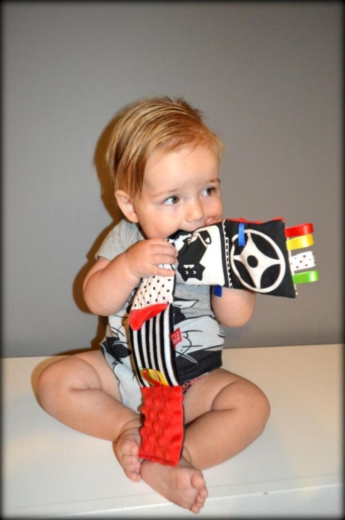 zabawka sensoryczna rozwijająca zmysły dziecka