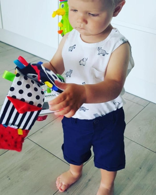 Czerwona książeczka sensoryczna Mom’s Care