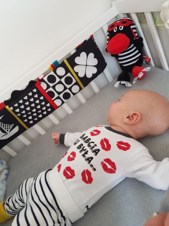 czarno-biała książeczka sensoryczna dla niemowląt