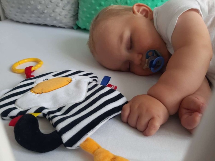 Kot Pasiak Mom’s Care – pierwsza zabawka sensoryczna dla dziecka