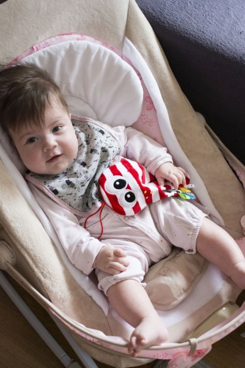 Pierwsza zabawka szeleszcząca dla niemowlaka – ośmiornica Mom’s Care