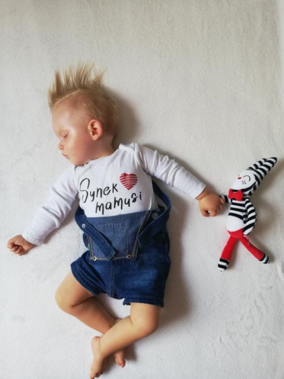 Kontrastowy Hycuś od Mom’s Care to miękka przytulanka sensoryczna handmade