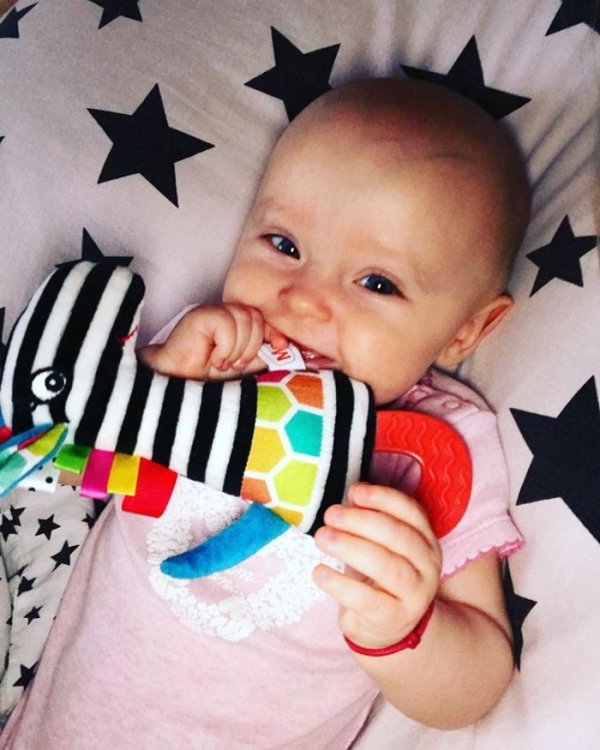 kontrastowy gryzak i piszczek dla niemowląt