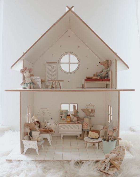 Drewniany domek dla lalek "Maja" z mebelkami - Milin 3+