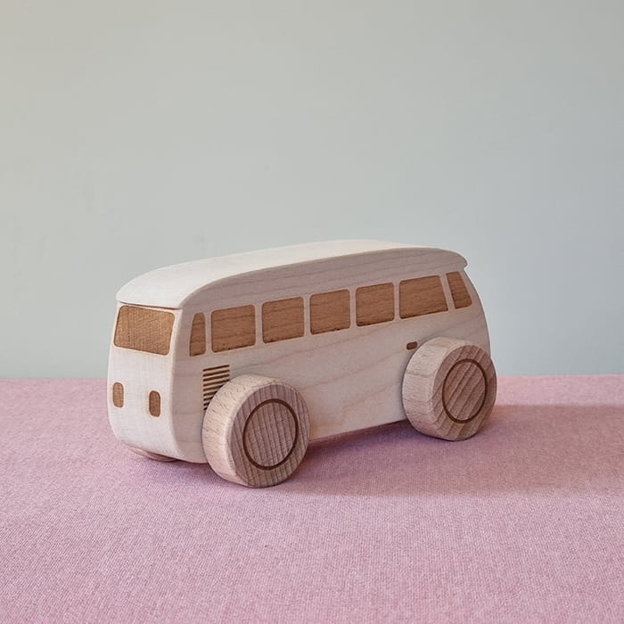 biały drewniany autobus (2).jpg