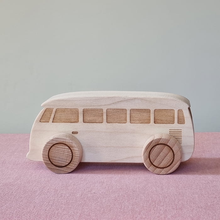 biały drewniany autobus (3).jpg