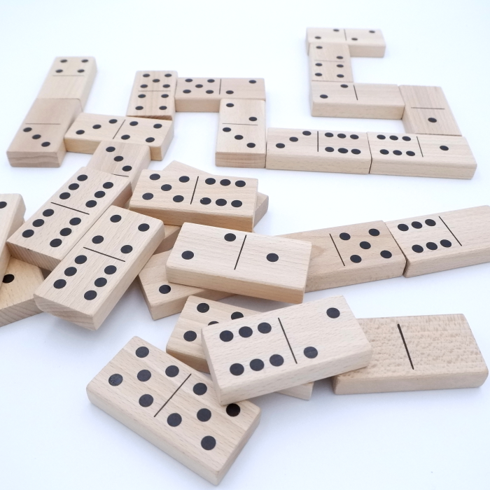 Gra towarzyska domino z klocków drewnianych