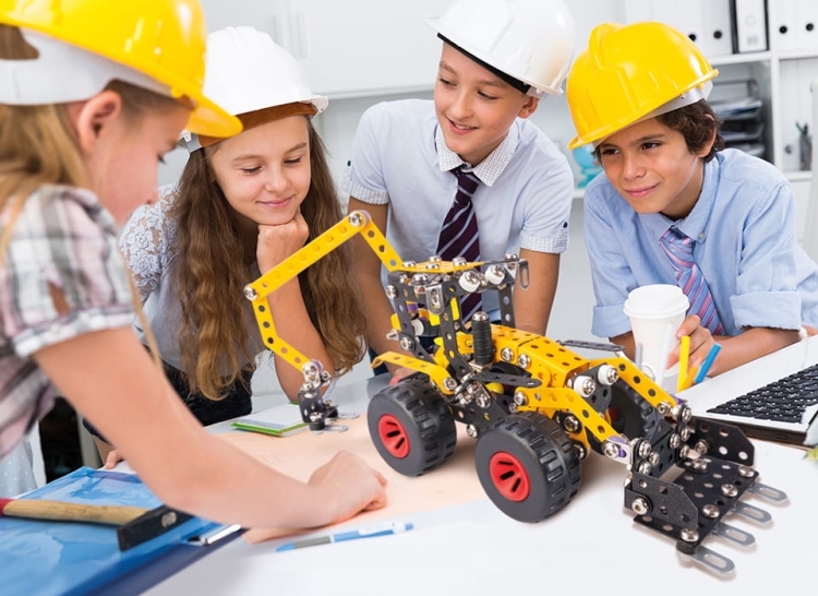 Zestaw konstrukcyjny Alexander – rozwijająca zabawka dla młodych konstruktorów.