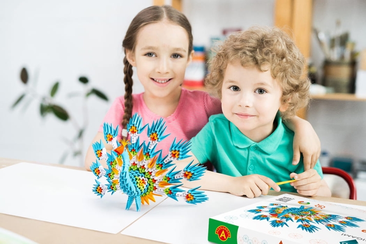 Dzieci składające ORIGAMI 3d Paw