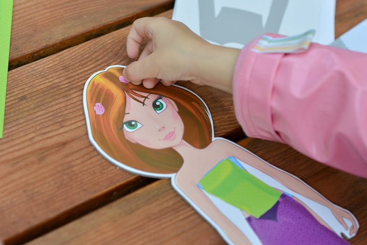 Ubieranie modelki – projektowanie stylizacji krok po kroku.