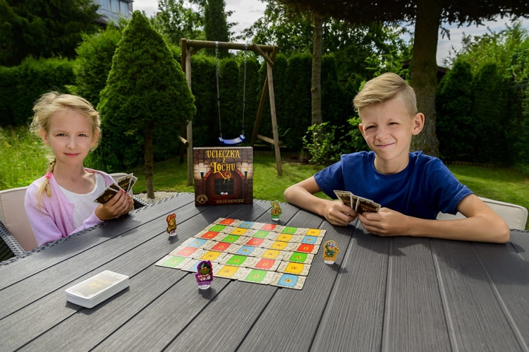 Rodzinna zabawa przy grze Ucieczka z Lochu