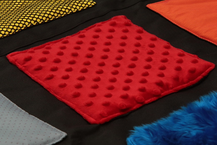 TWISTER SENSORYCZNY-Mata-sensoryczna-Zestaw-z-kostką-i-opaskami-na-oczy-akson-eco-zabawki (7).jpg