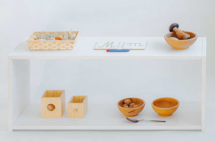 regał.na.książki.2półki.montessori biały.jpg