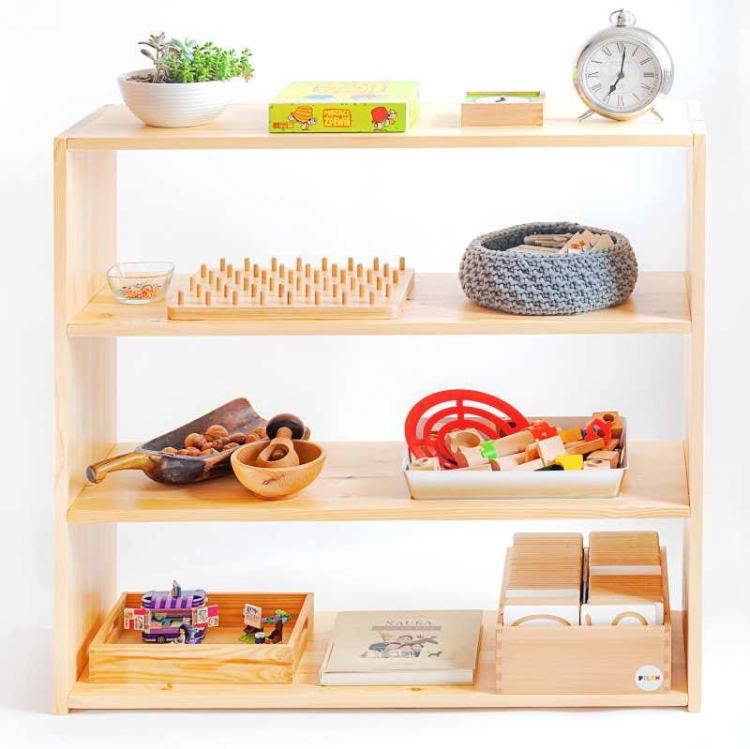 Drewniany regał dla dzieci z 4 półkami do pokoju dziecięcego