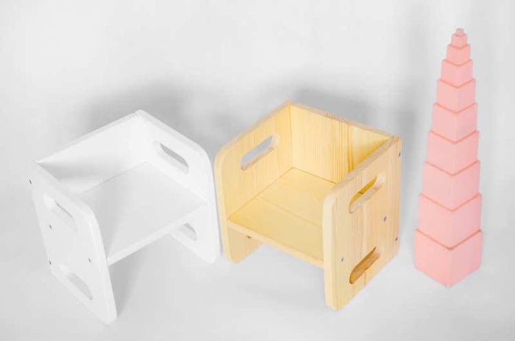 krzesełka.dla.dziecka.dwupoziomowe.białe i sosna.jpg