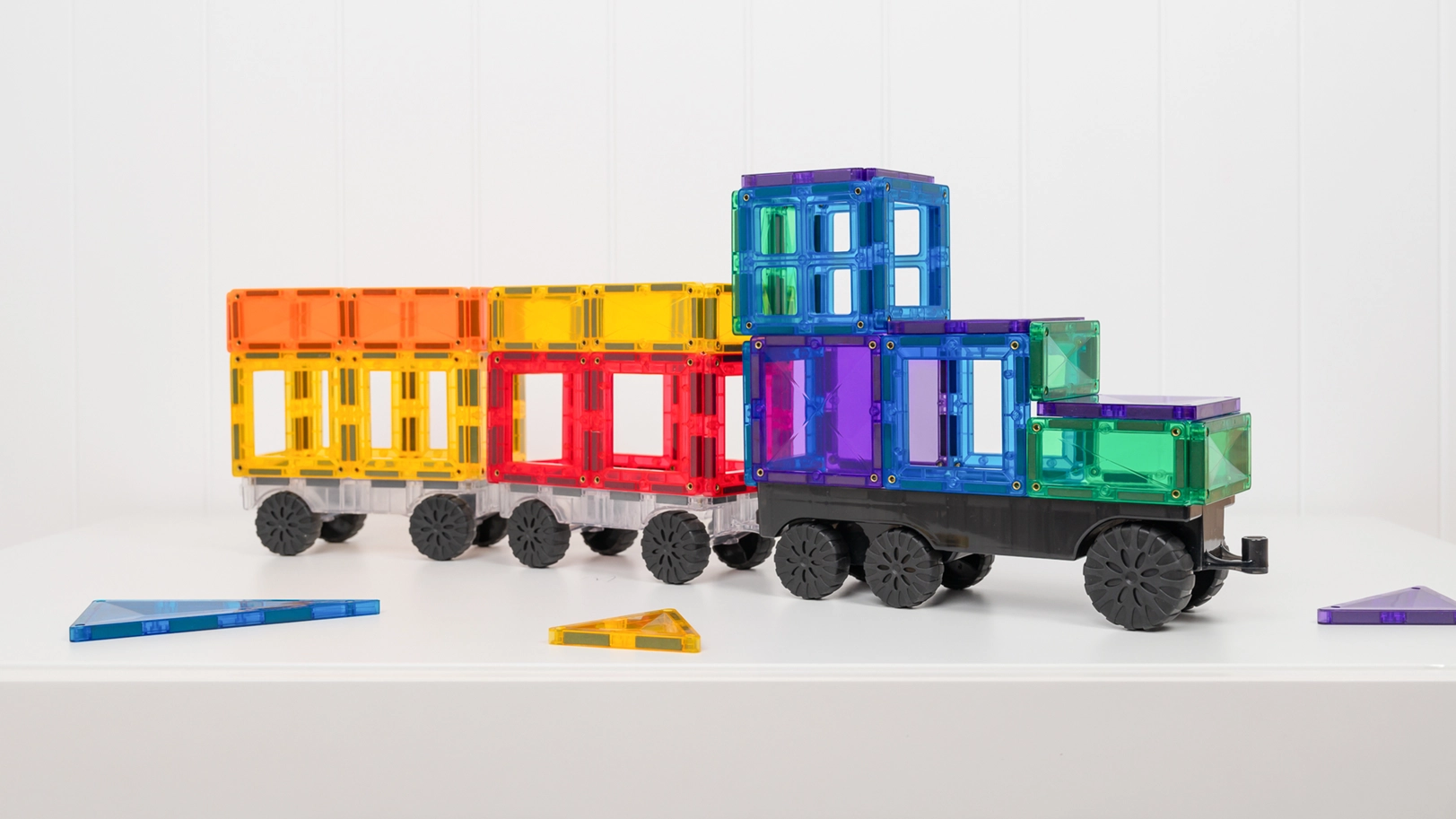 Samochód zbudowany z klocków CONNETIX Rainbow Transport Pack 50